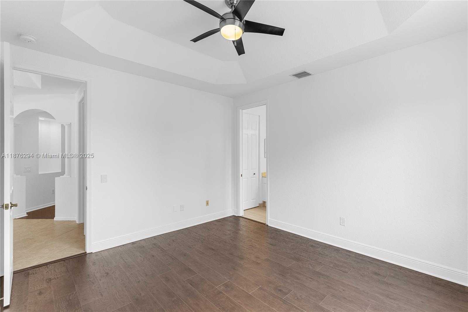 Small Image of 1559 PASSION VINE CIR #7-2, Weston Number 22