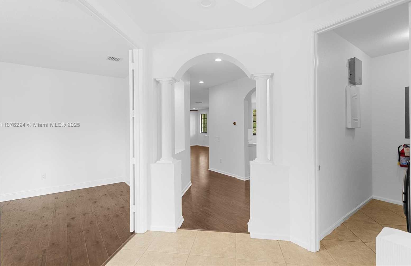 Small Image of 1559 PASSION VINE CIR #7-2, Weston Number 23