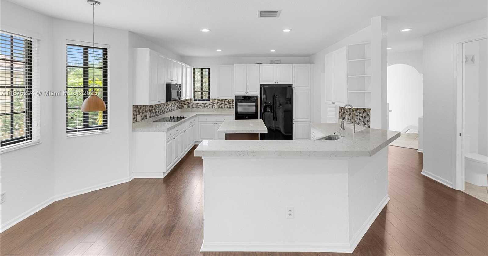 Small Image of 1559 PASSION VINE CIR #7-2, Weston Number 24