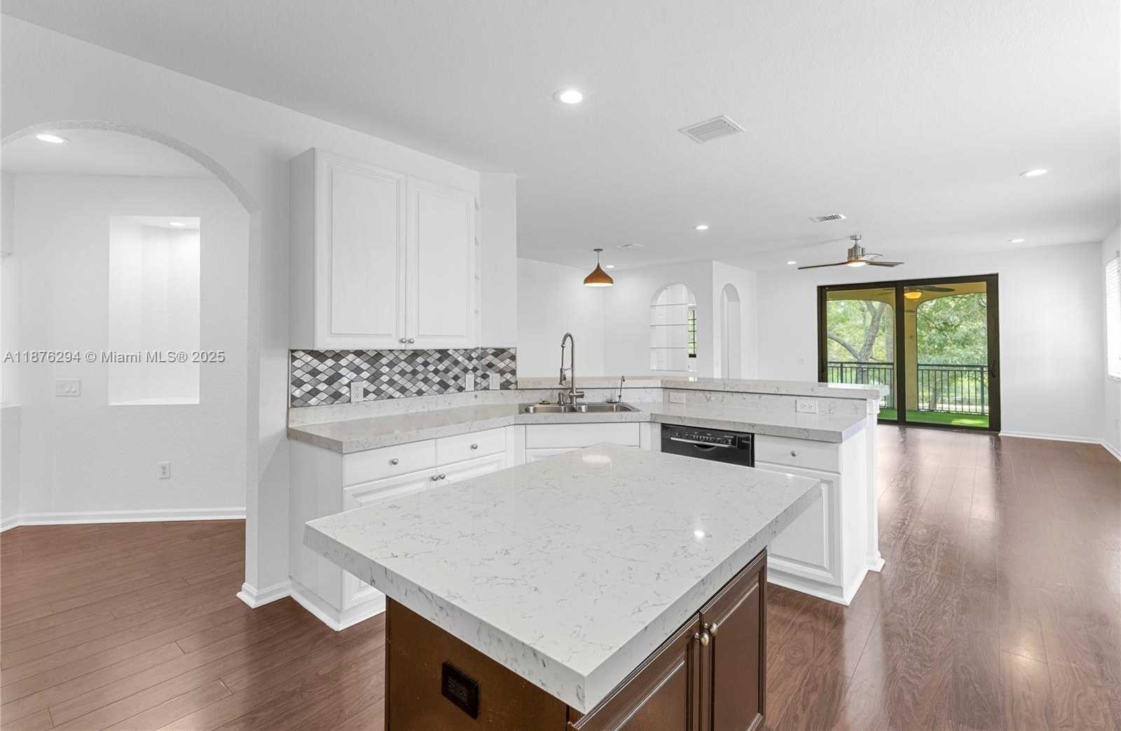 Small Image of 1559 PASSION VINE CIR #7-2, Weston Number 27