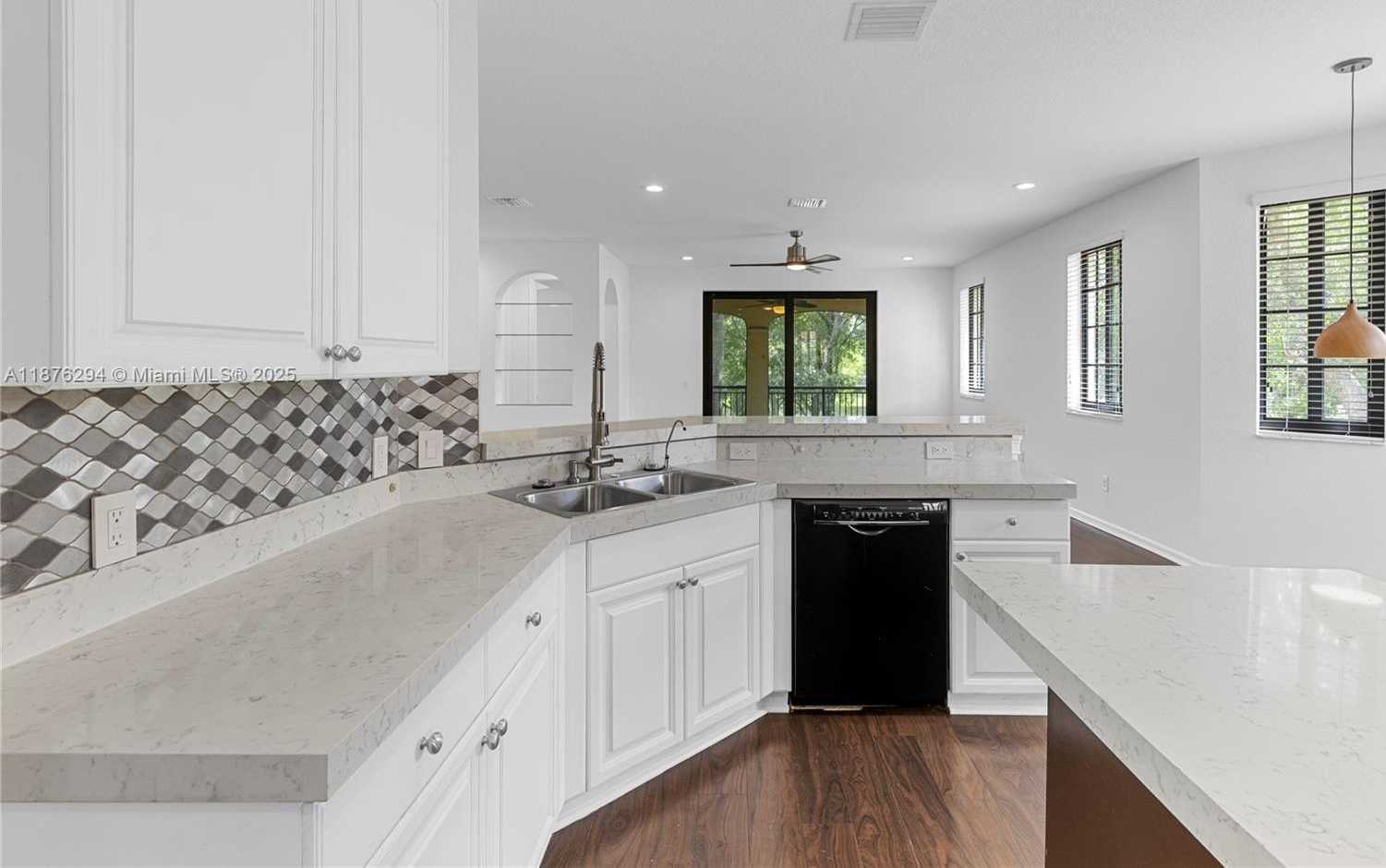 Small Image of 1559 PASSION VINE CIR #7-2, Weston Number 29