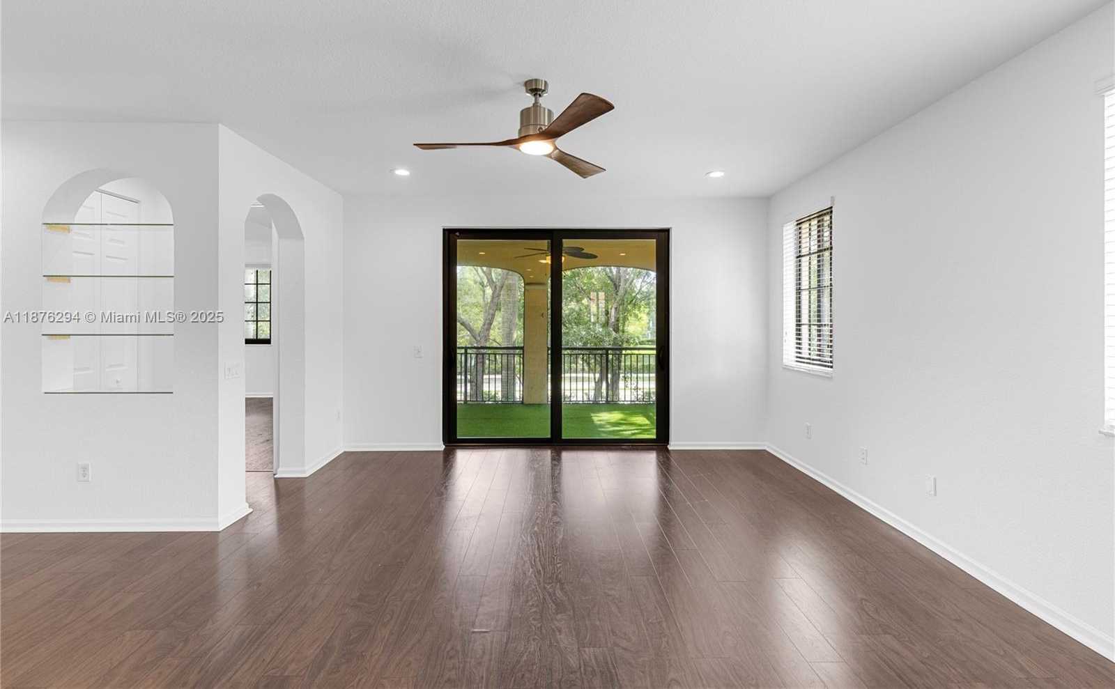Small Image of 1559 PASSION VINE CIR #7-2, Weston Number 33