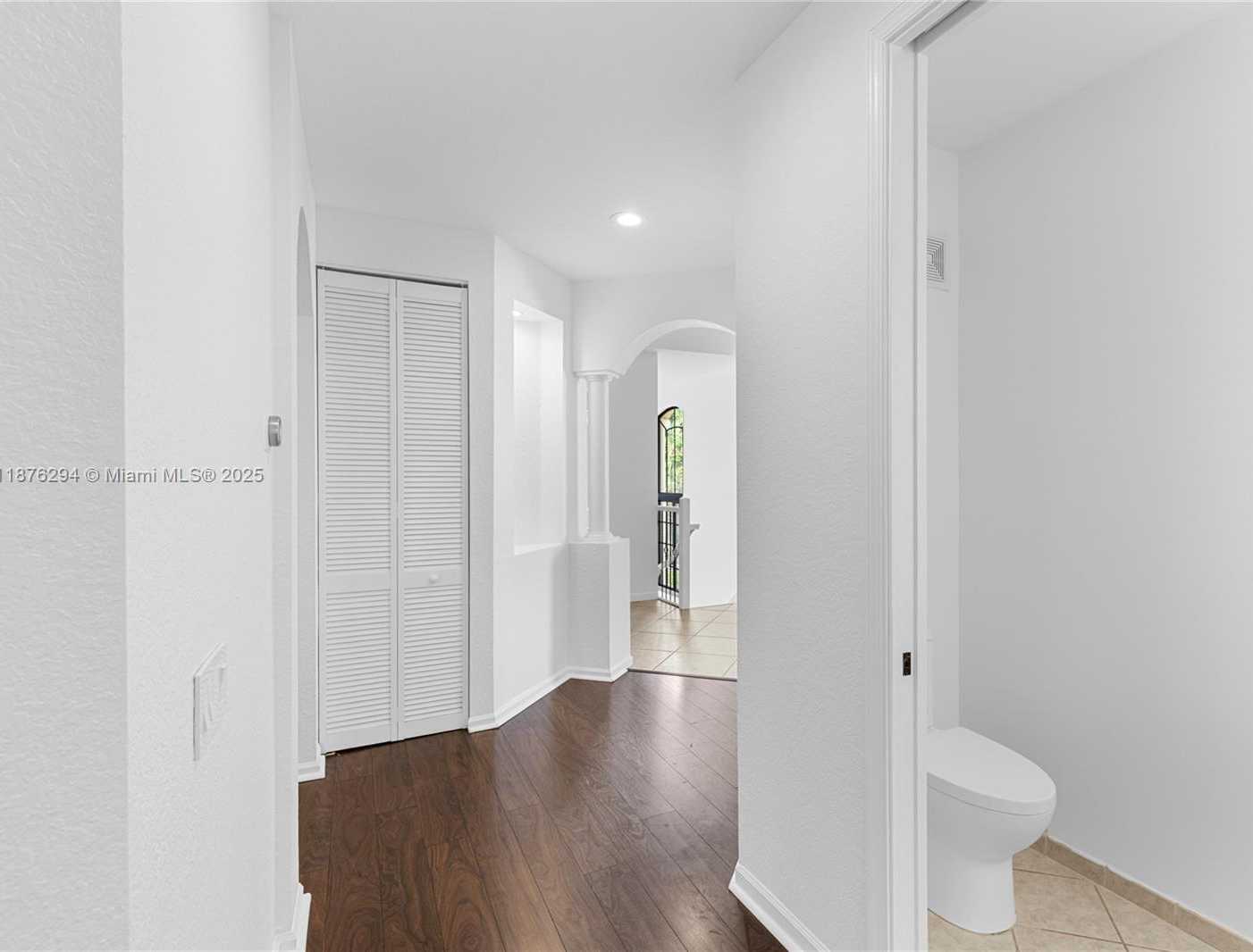 Small Image of 1559 PASSION VINE CIR #7-2, Weston Number 34