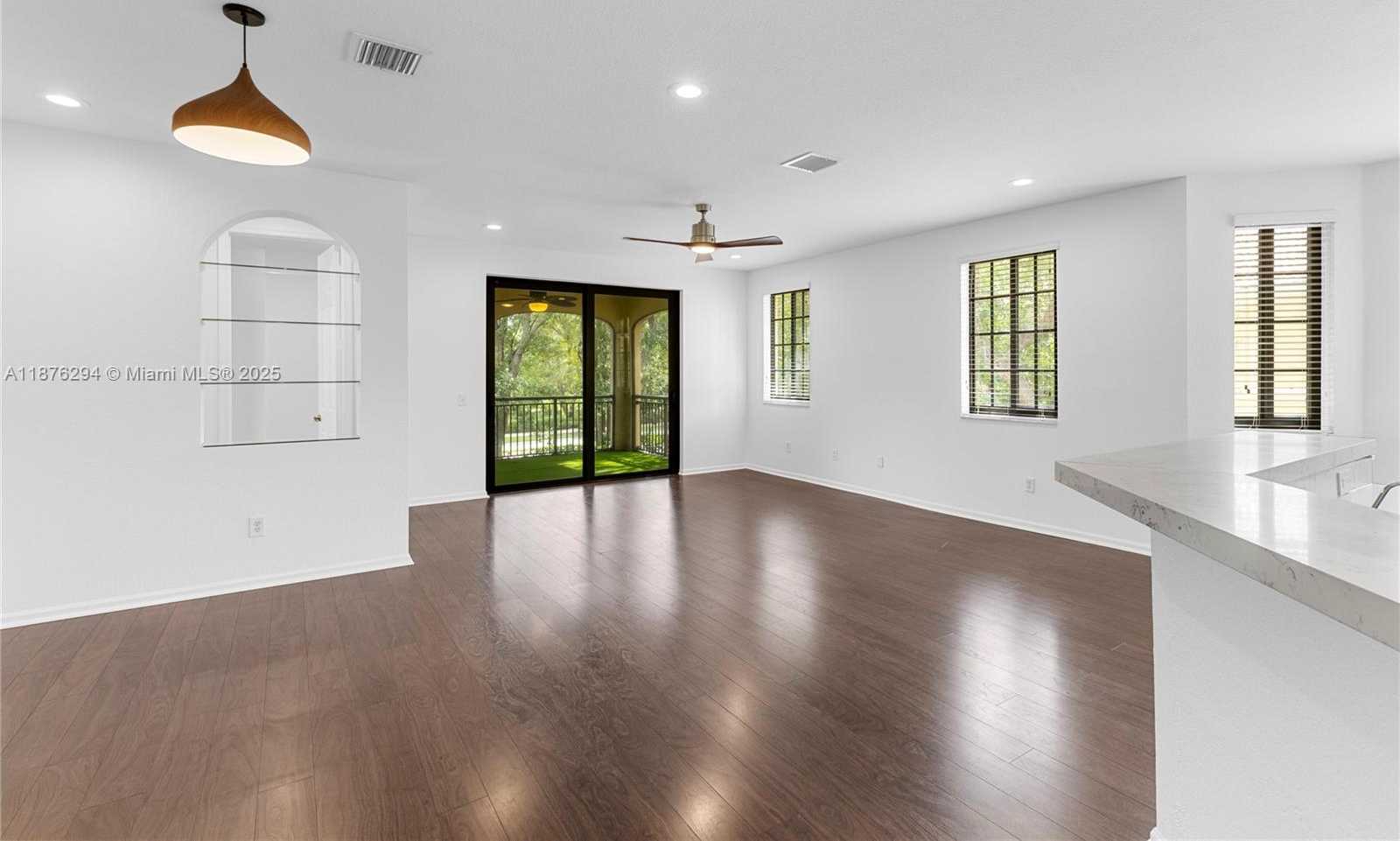 Small Image of 1559 PASSION VINE CIR #7-2, Weston Number 35