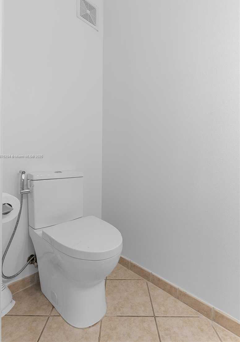 Small Image of 1559 PASSION VINE CIR #7-2, Weston Number 37