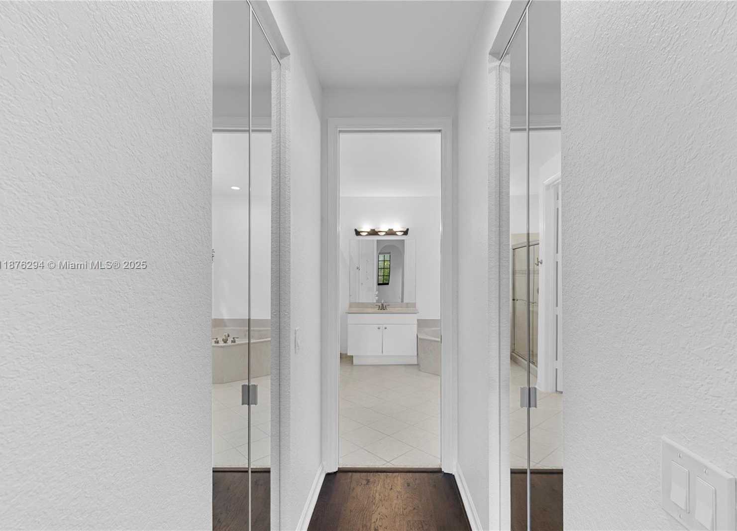 Small Image of 1559 PASSION VINE CIR #7-2, Weston Number 45
