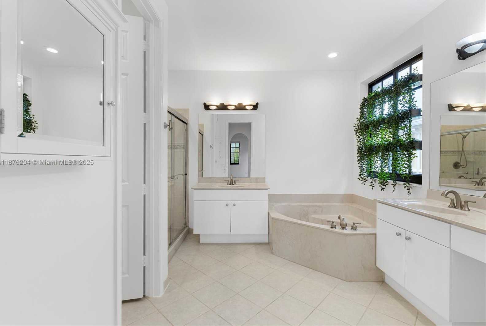 Small Image of 1559 PASSION VINE CIR #7-2, Weston Number 46