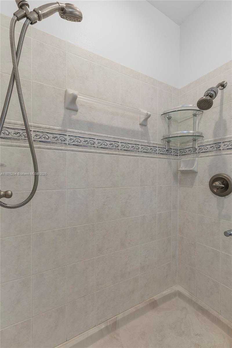 Small Image of 1559 PASSION VINE CIR #7-2, Weston Number 47