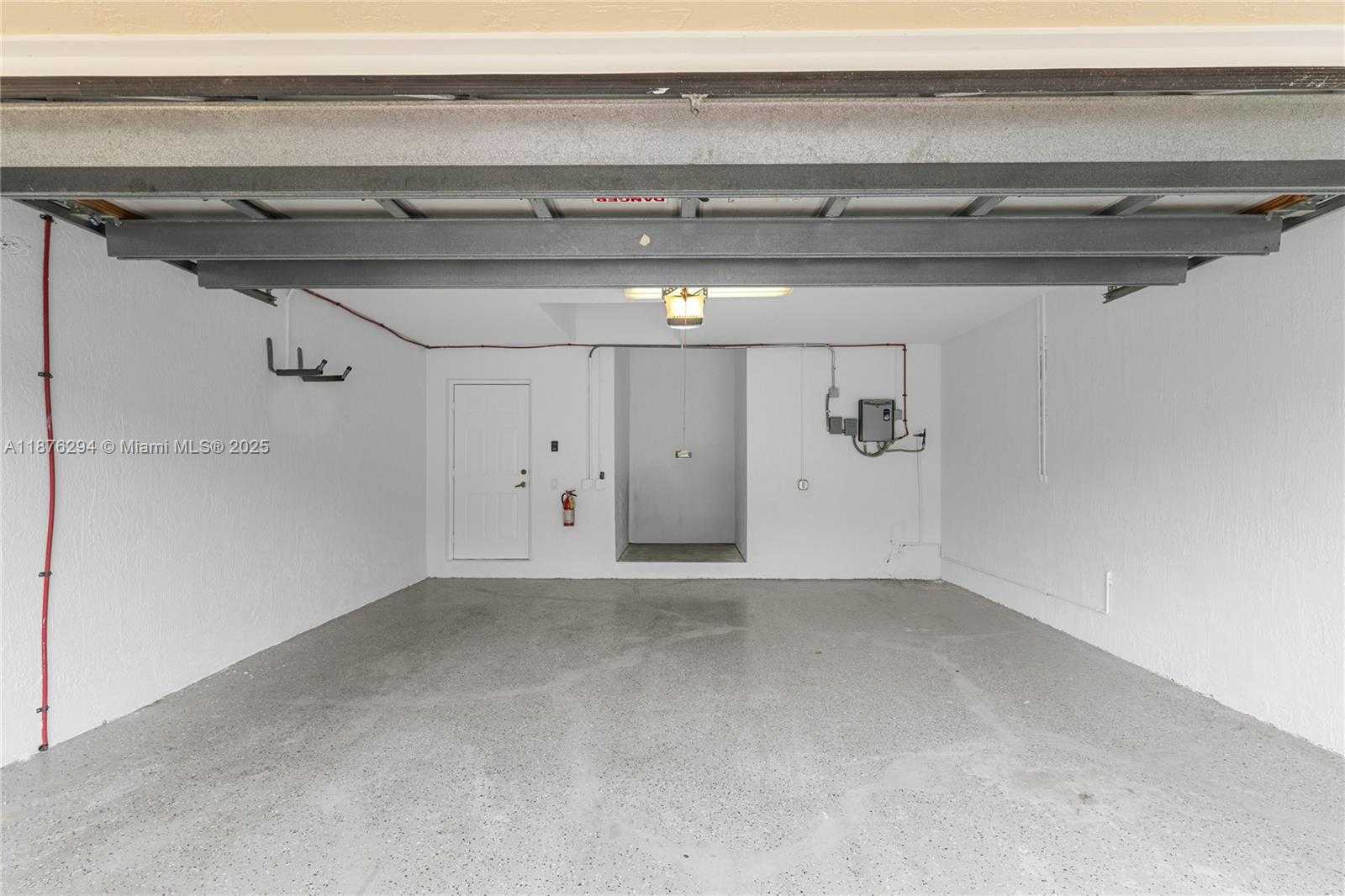 Small Image of 1559 PASSION VINE CIR #7-2, Weston Number 50