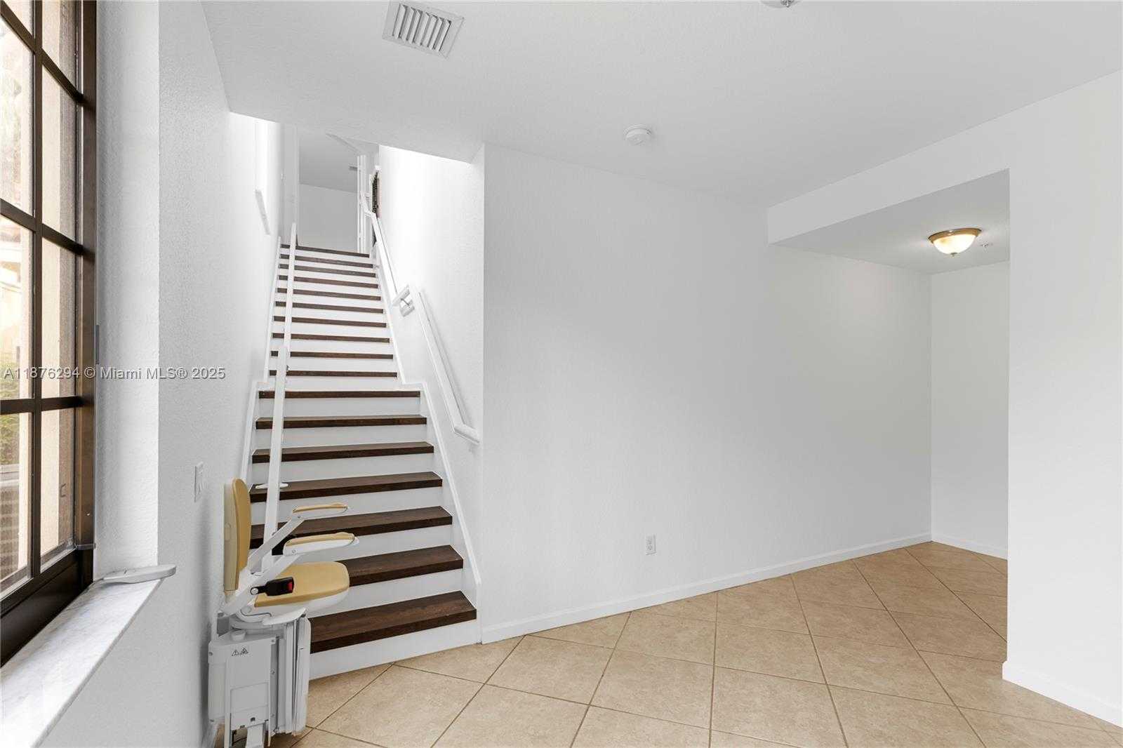 Small Image of 1559 PASSION VINE CIR #7-2, Weston Number 9