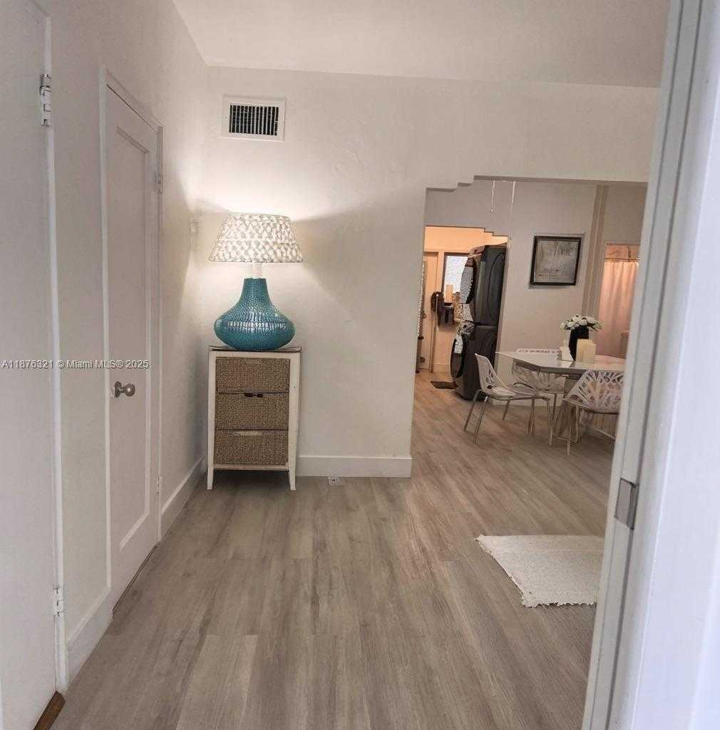 Small Image of 730 12TH ST #9, Miami Beach Number 15