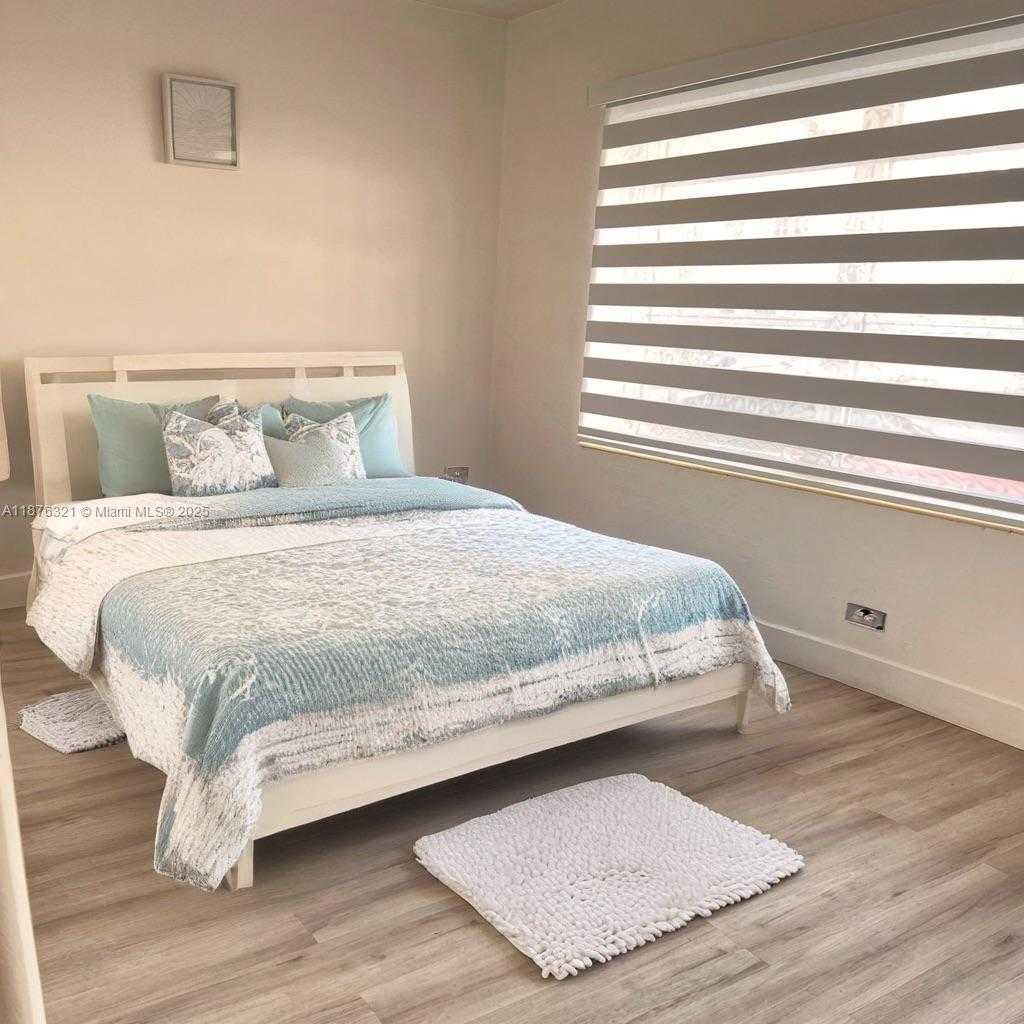 Small Image of 730 12TH ST #9, Miami Beach Number 3