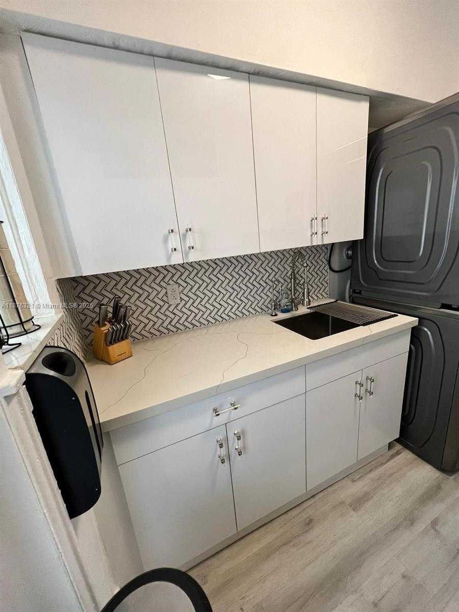 Small Image of 730 12TH ST #9, Miami Beach Number 6