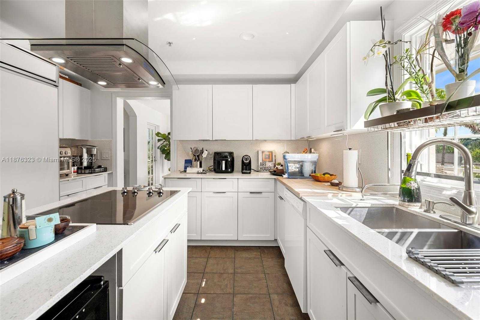 Small Image of 1413 SUNSET HARBOUR DR #406, Miami Beach Number 10