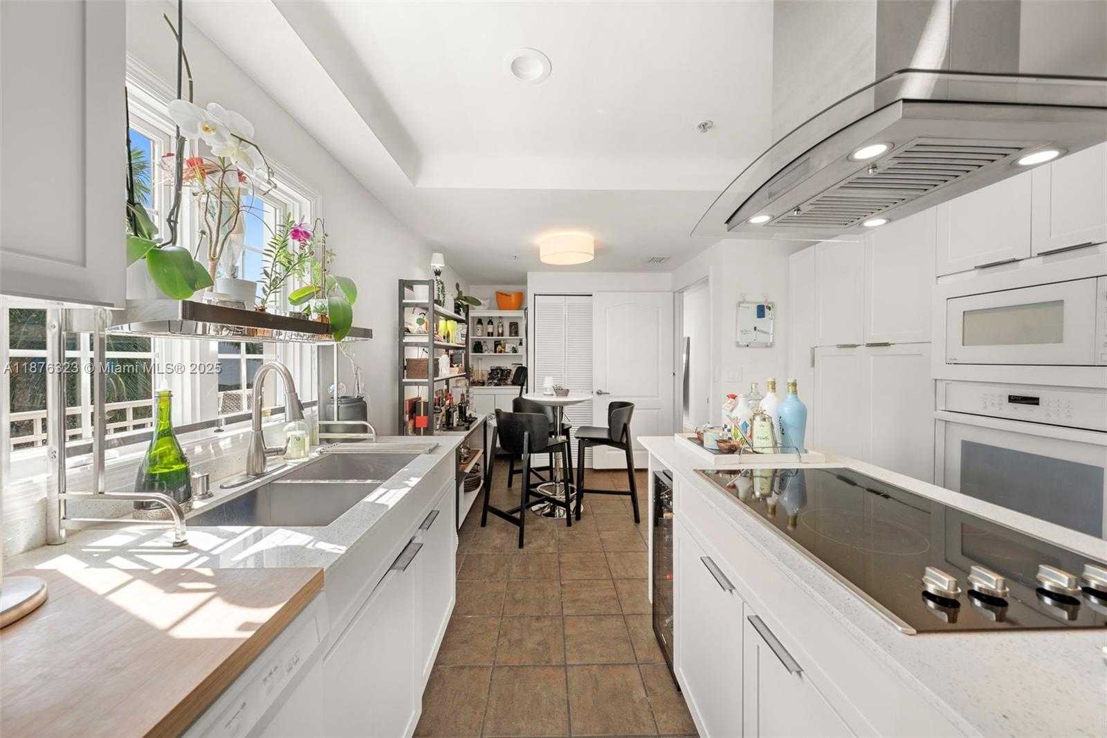 Small Image of 1413 SUNSET HARBOUR DR #406, Miami Beach Number 11