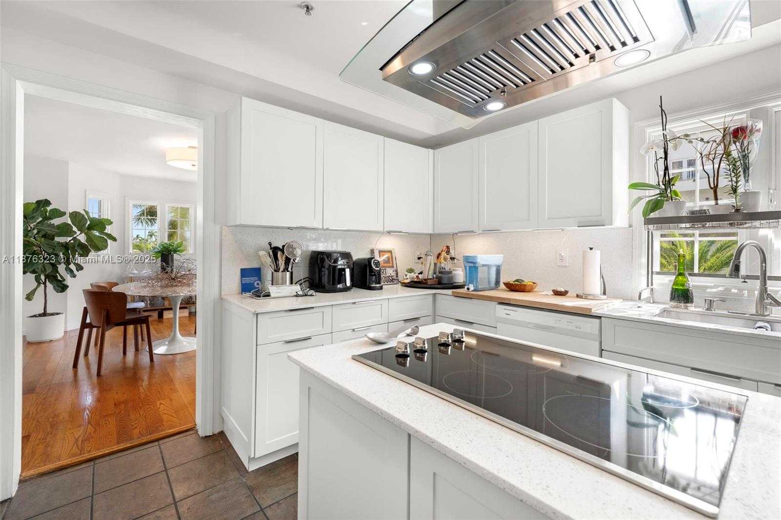 Small Image of 1413 SUNSET HARBOUR DR #406, Miami Beach Number 12