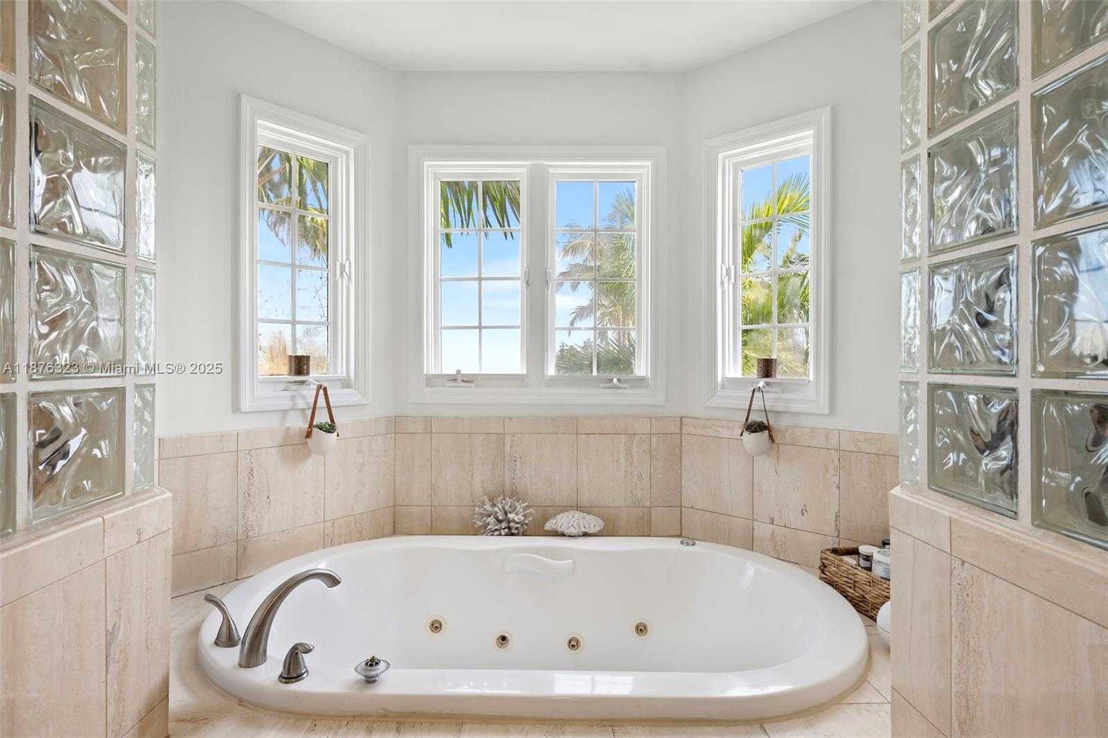 Small Image of 1413 SUNSET HARBOUR DR #406, Miami Beach Number 21