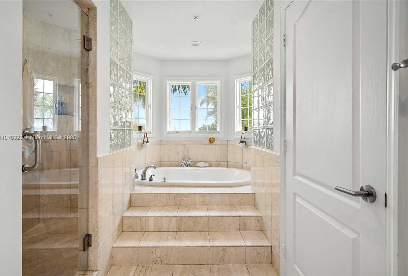 Small Image of 1413 SUNSET HARBOUR DR #406, Miami Beach Number 22