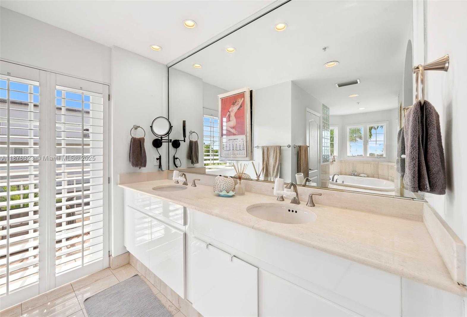 Small Image of 1413 SUNSET HARBOUR DR #406, Miami Beach Number 24