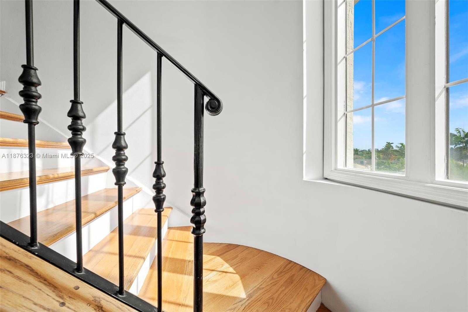 Small Image of 1413 SUNSET HARBOUR DR #406, Miami Beach Number 34