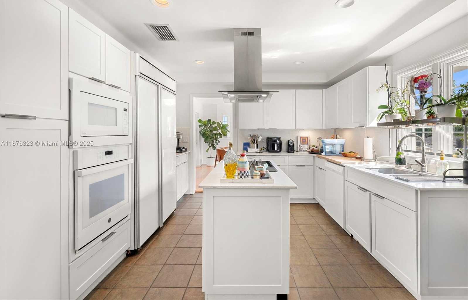Small Image of 1413 SUNSET HARBOUR DR #406, Miami Beach Number 9