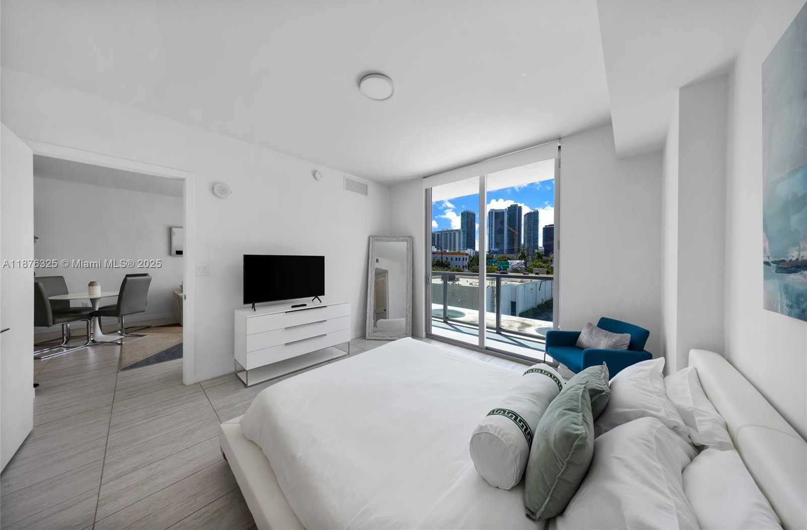 Small Image of Miami Number 11
