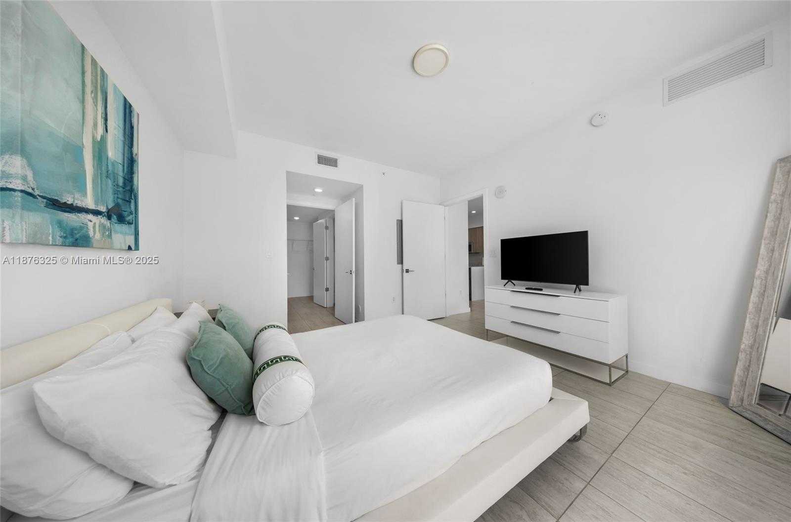 Small Image of Miami Number 12