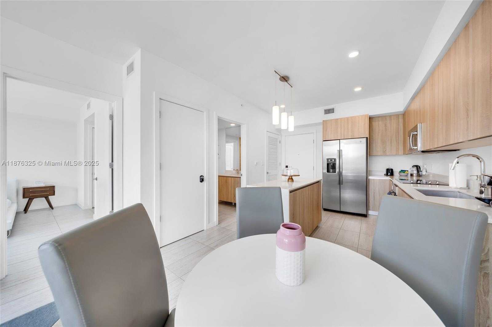Small Image of Miami Number 4