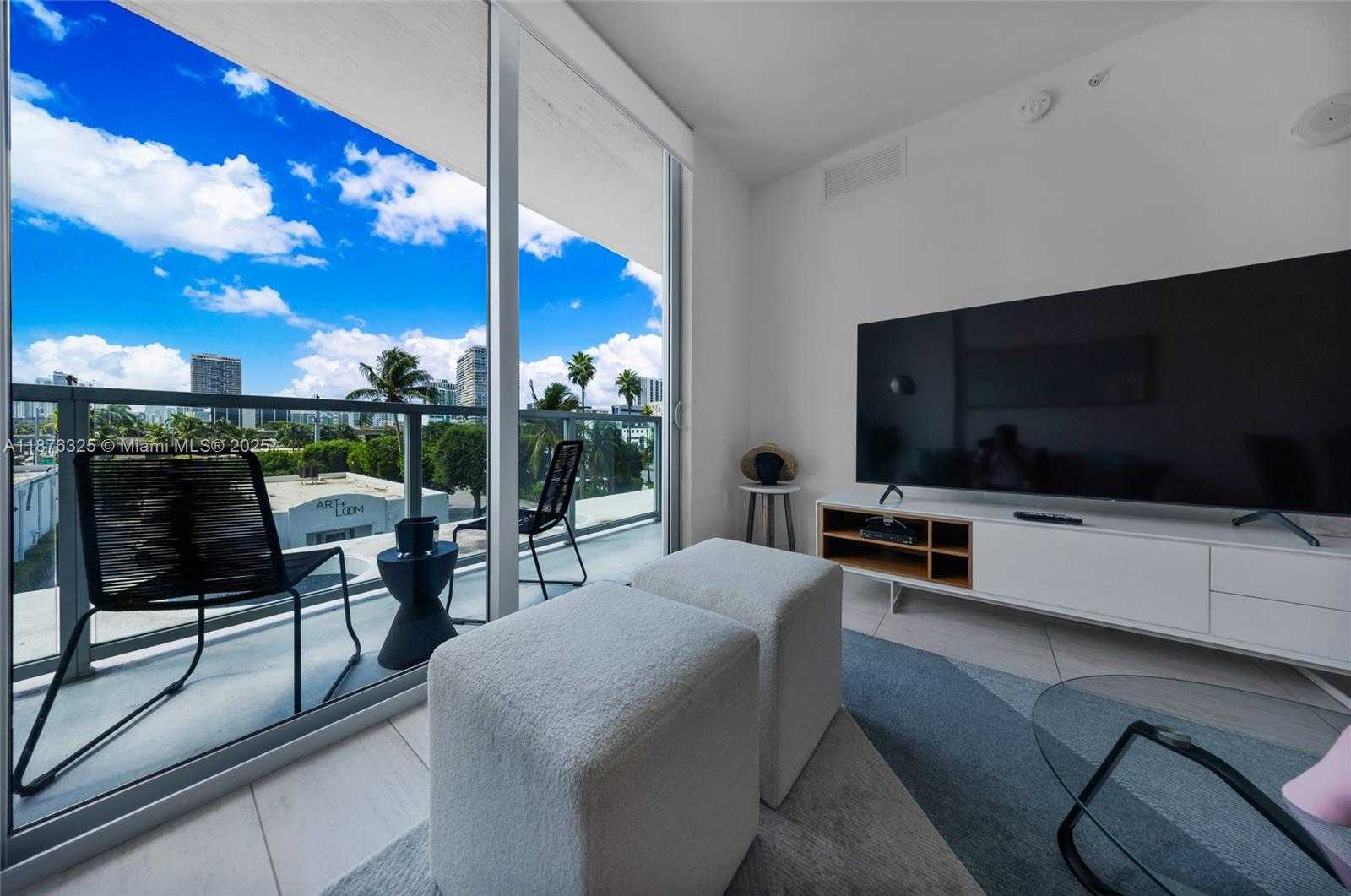 Small Image of Miami Number 8