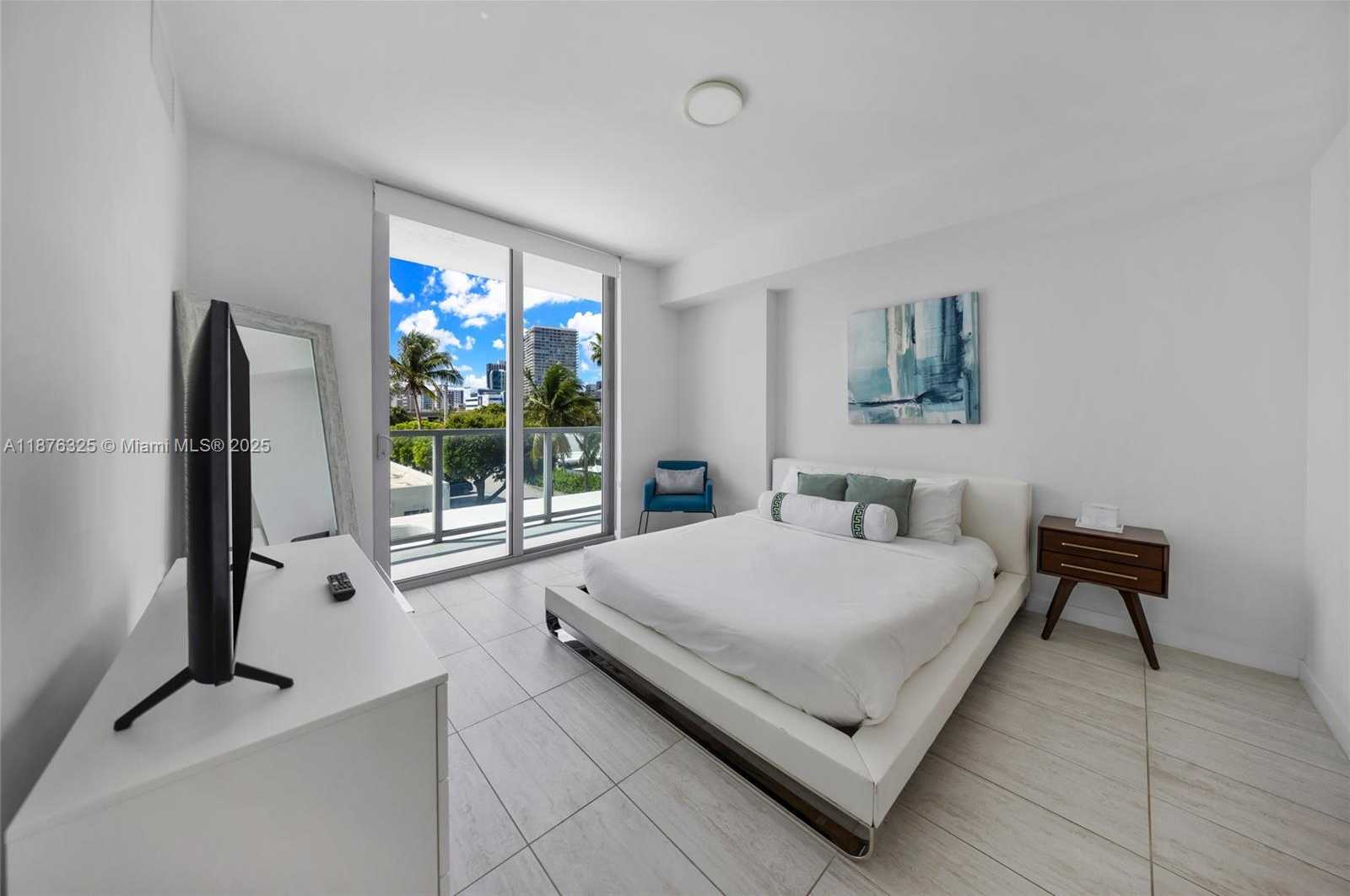 Small Image of Miami Number 9