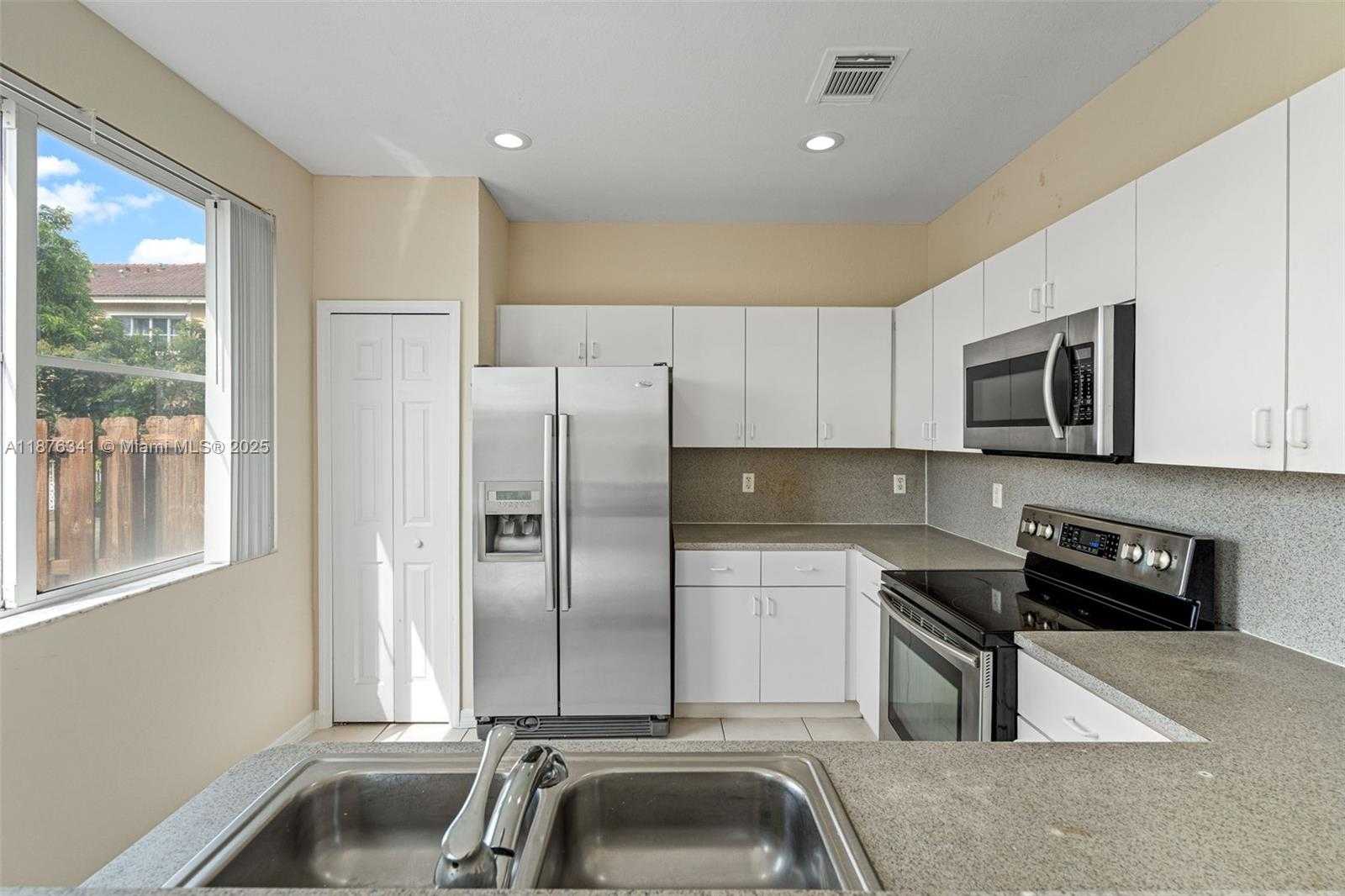 Small Image of 16620 SOUTH WEST 70TH ST, Miami Number 11