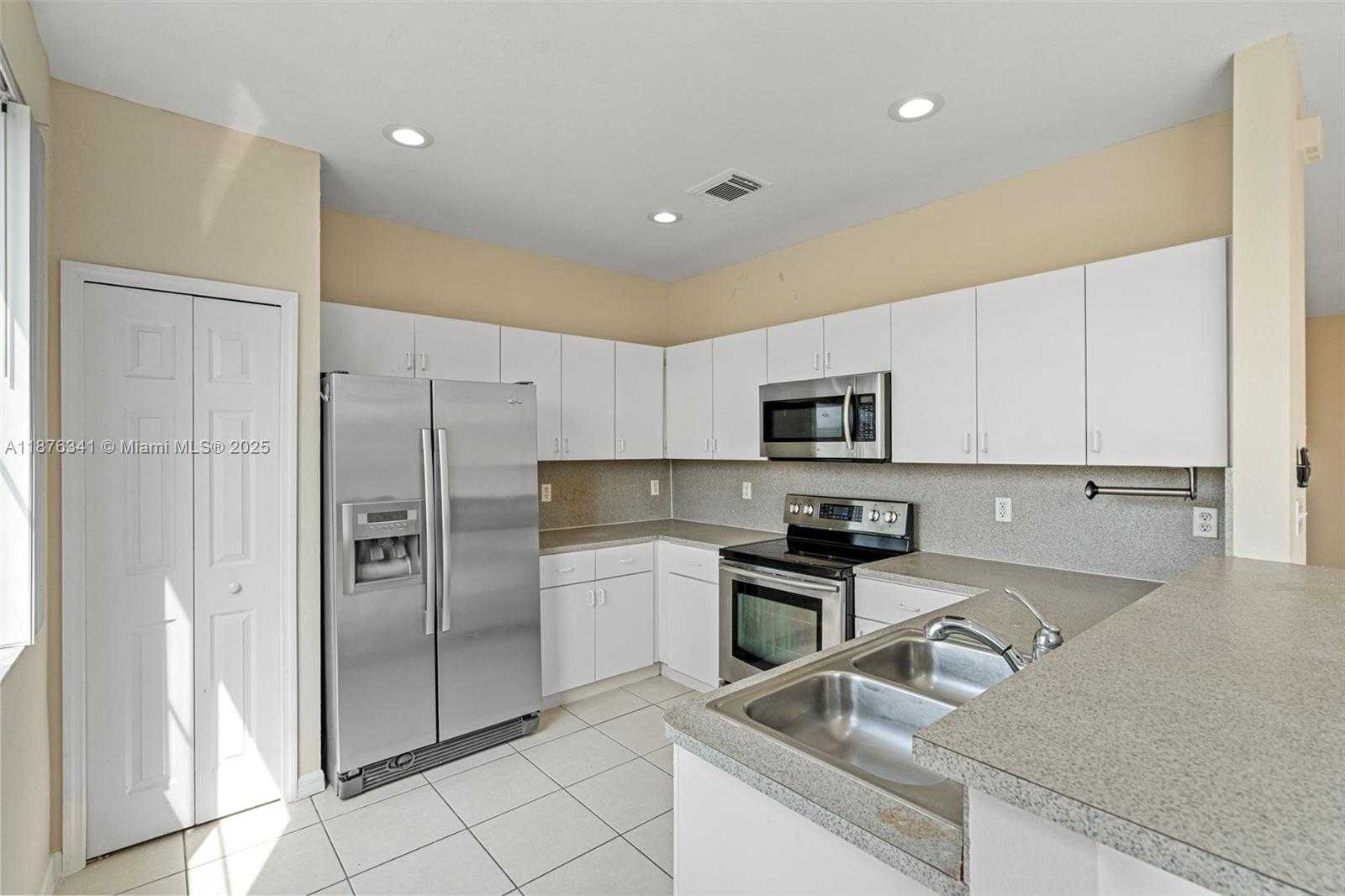 Small Image of 16620 SOUTH WEST 70TH ST, Miami Number 12