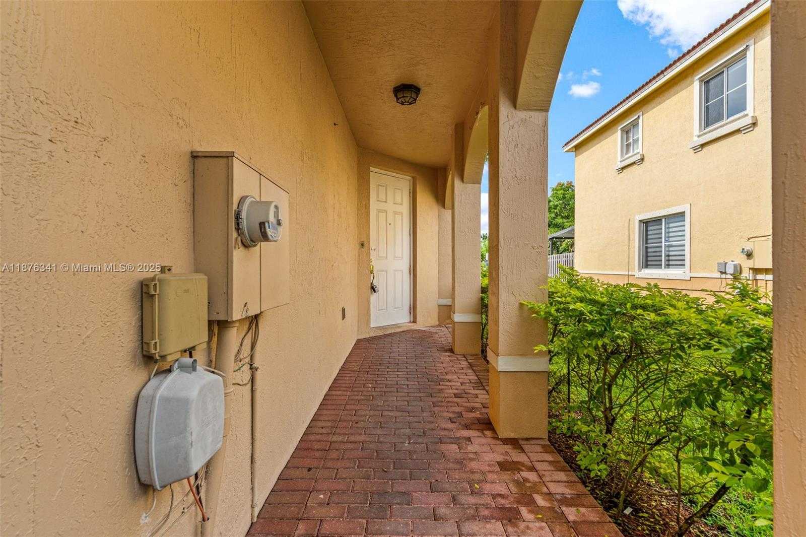 Small Image of 16620 SOUTH WEST 70TH ST, Miami Number 3