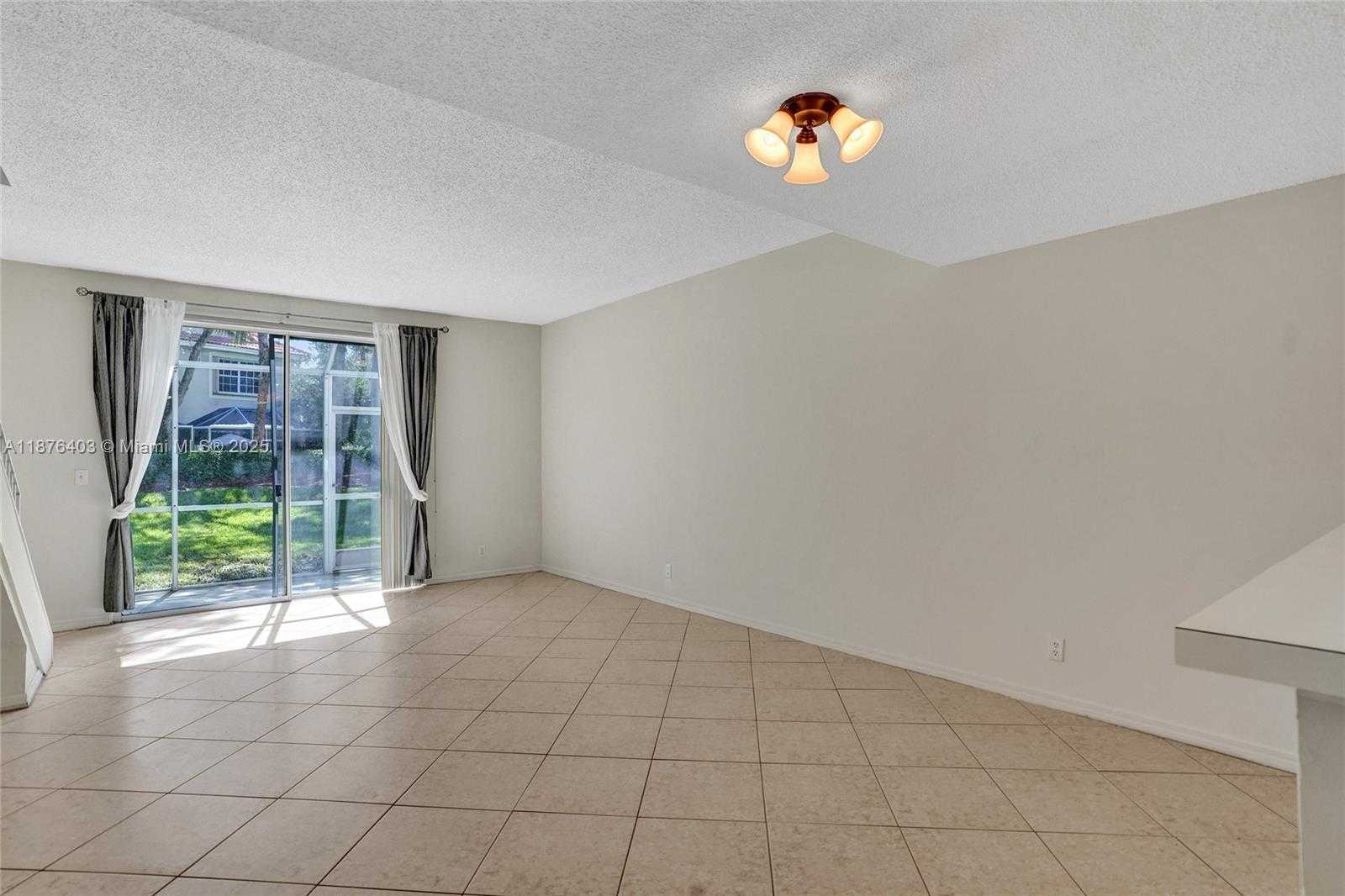 Small Image of 1210 SORRENTO DR #1210, Weston Number 11