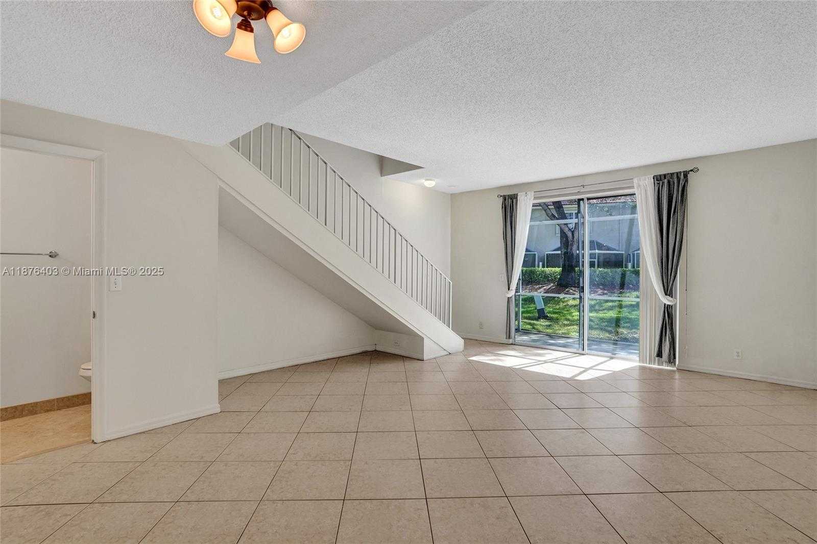Small Image of 1210 SORRENTO DR #1210, Weston Number 12