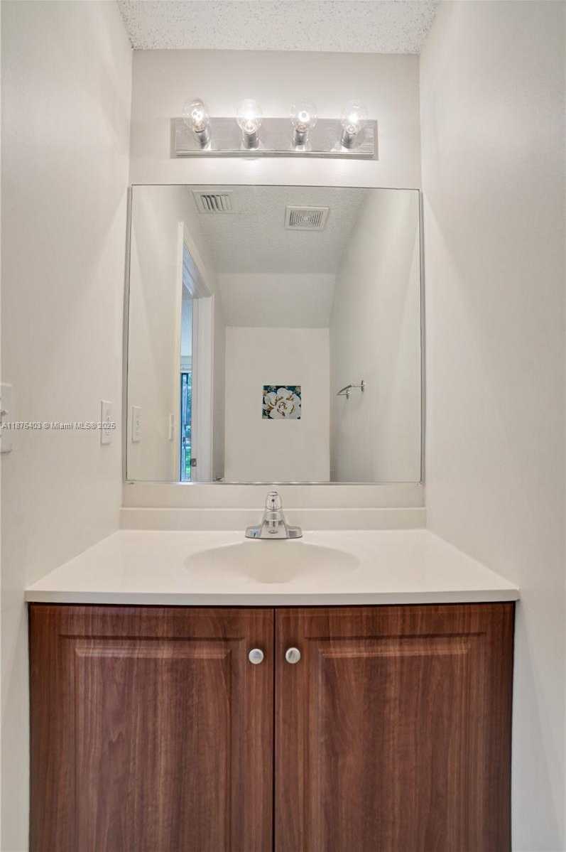 Small Image of 1210 SORRENTO DR #1210, Weston Number 13