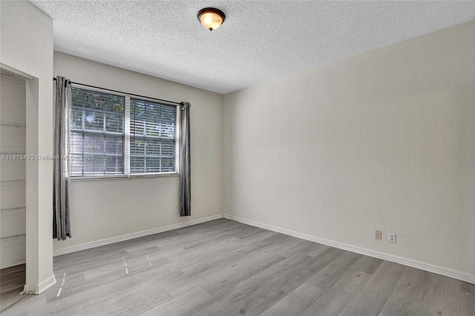 Small Image of 1210 SORRENTO DR #1210, Weston Number 17