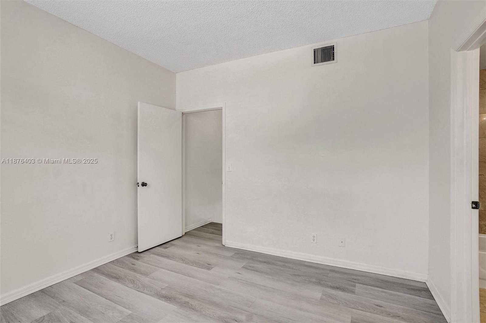 Small Image of 1210 SORRENTO DR #1210, Weston Number 27
