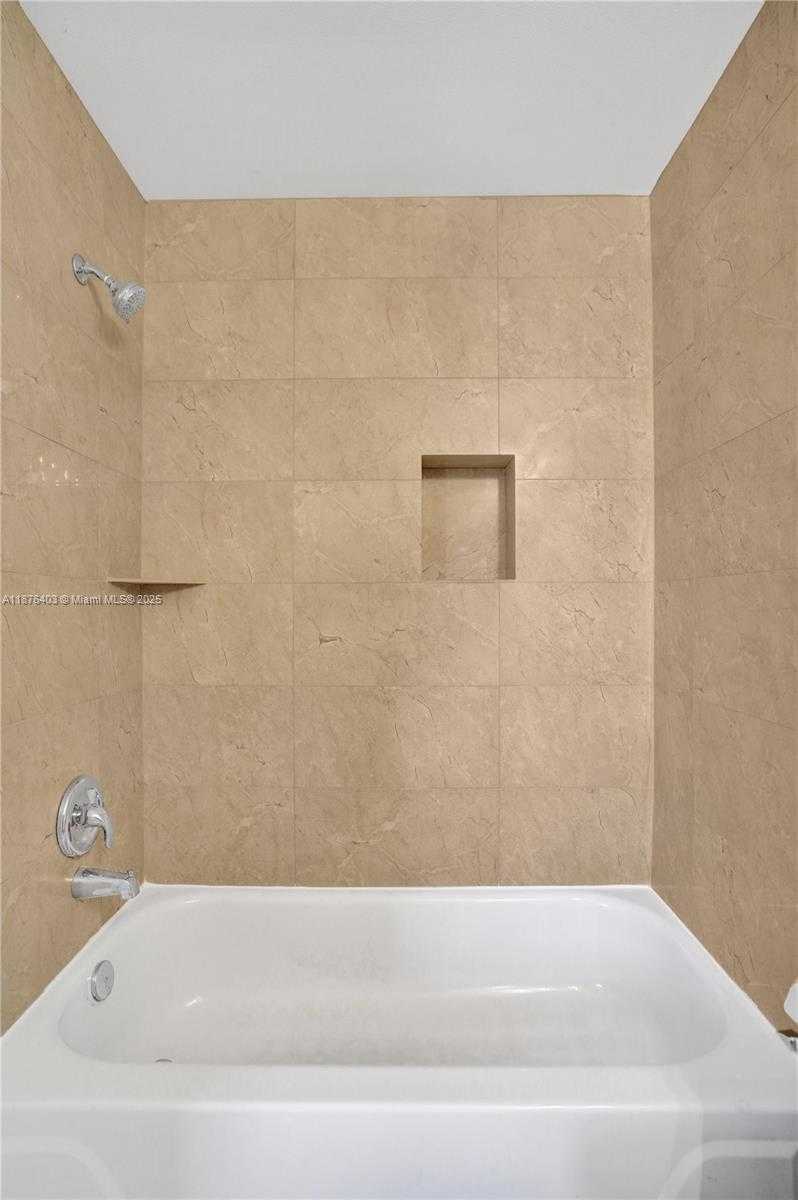 Small Image of 1210 SORRENTO DR #1210, Weston Number 31
