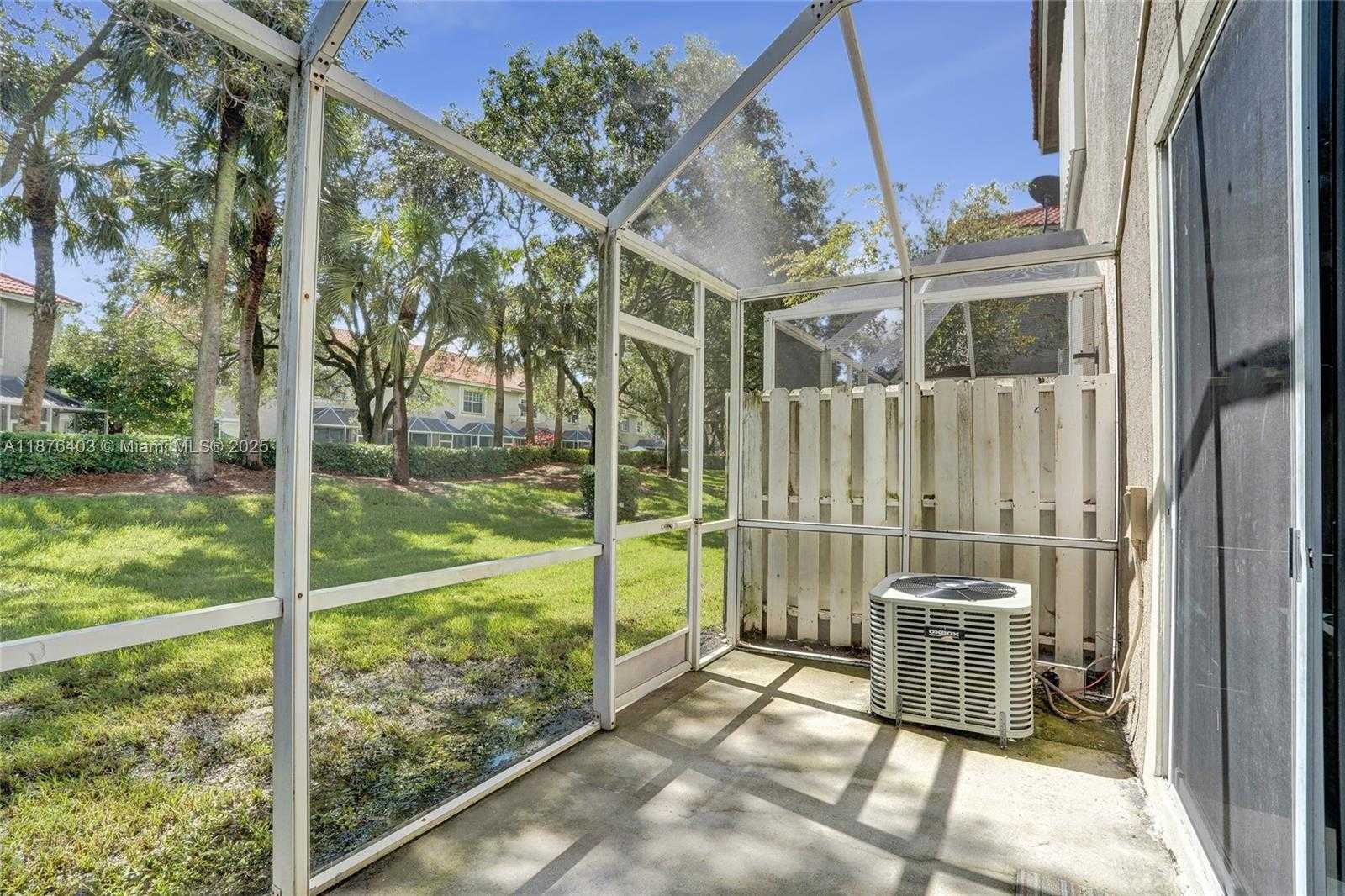 Small Image of 1210 SORRENTO DR #1210, Weston Number 32