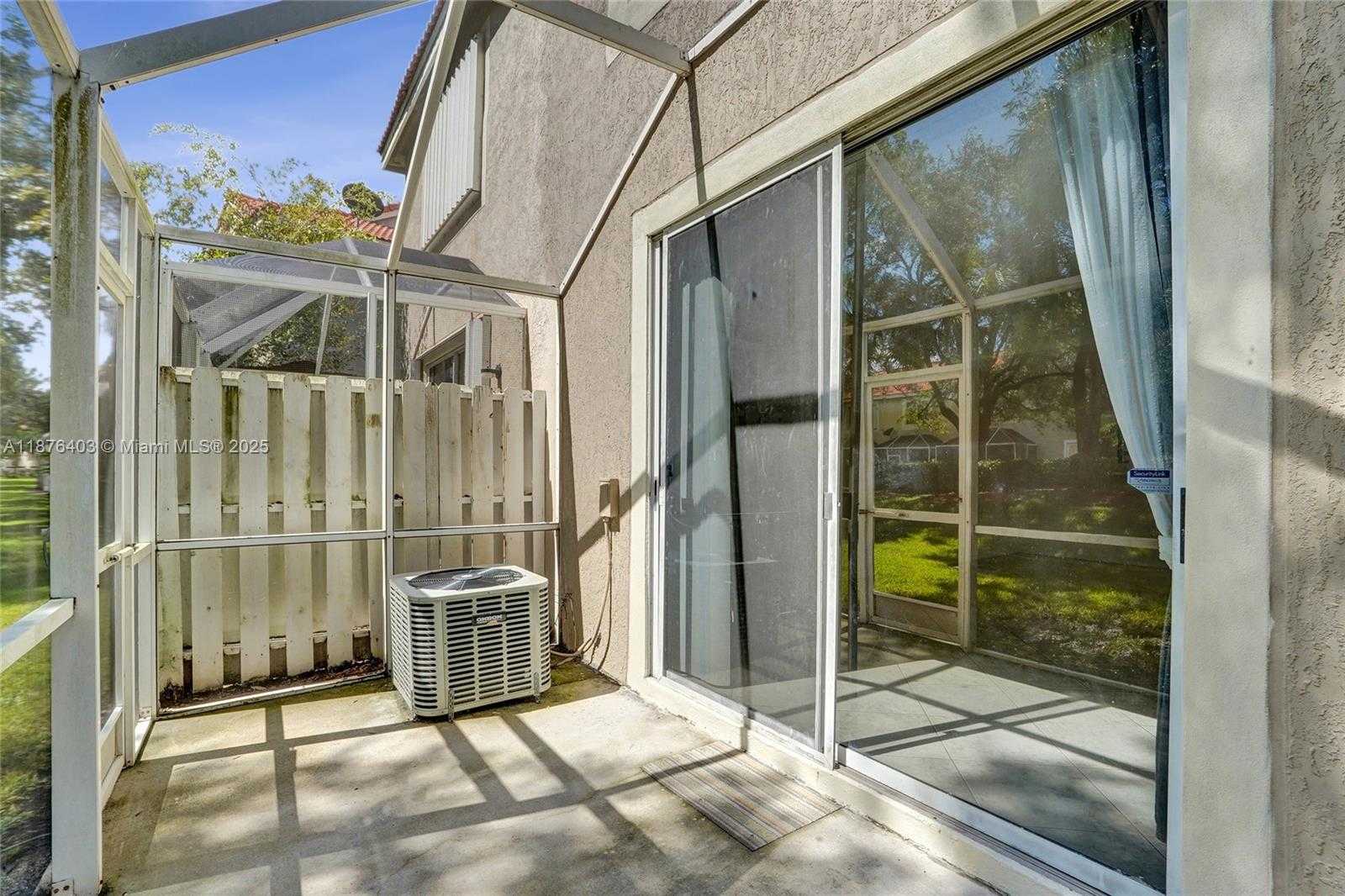 Small Image of 1210 SORRENTO DR #1210, Weston Number 33