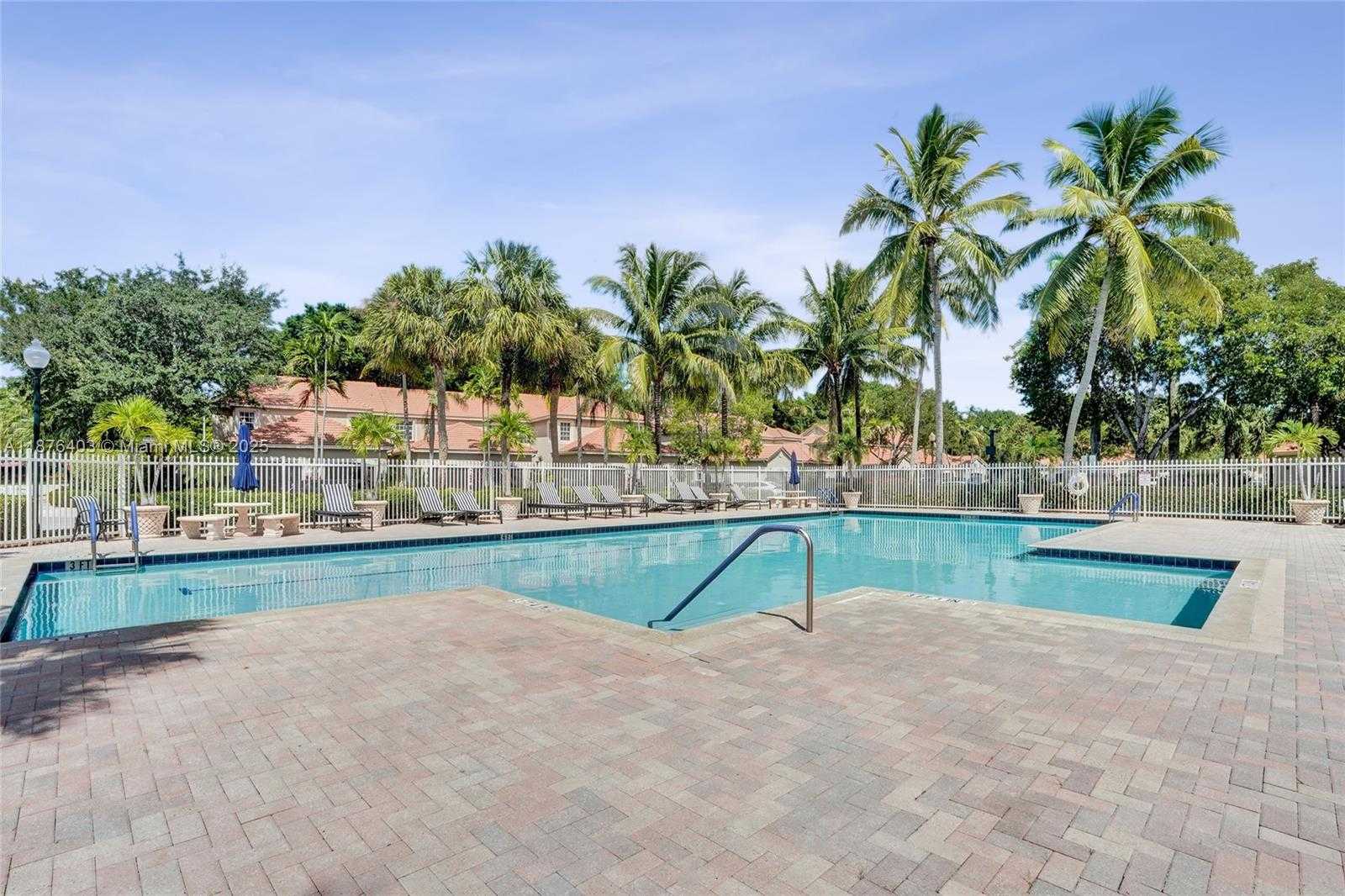 Small Image of 1210 SORRENTO DR #1210, Weston Number 39