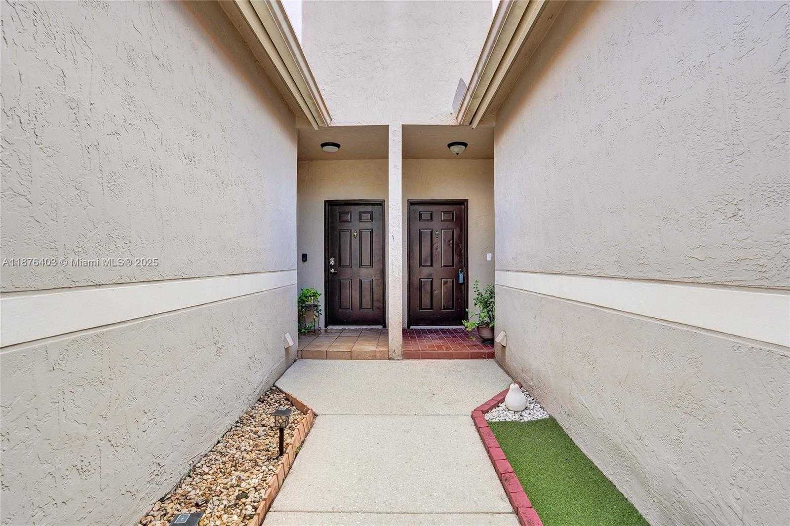 Small Image of 1210 SORRENTO DR #1210, Weston Number 4