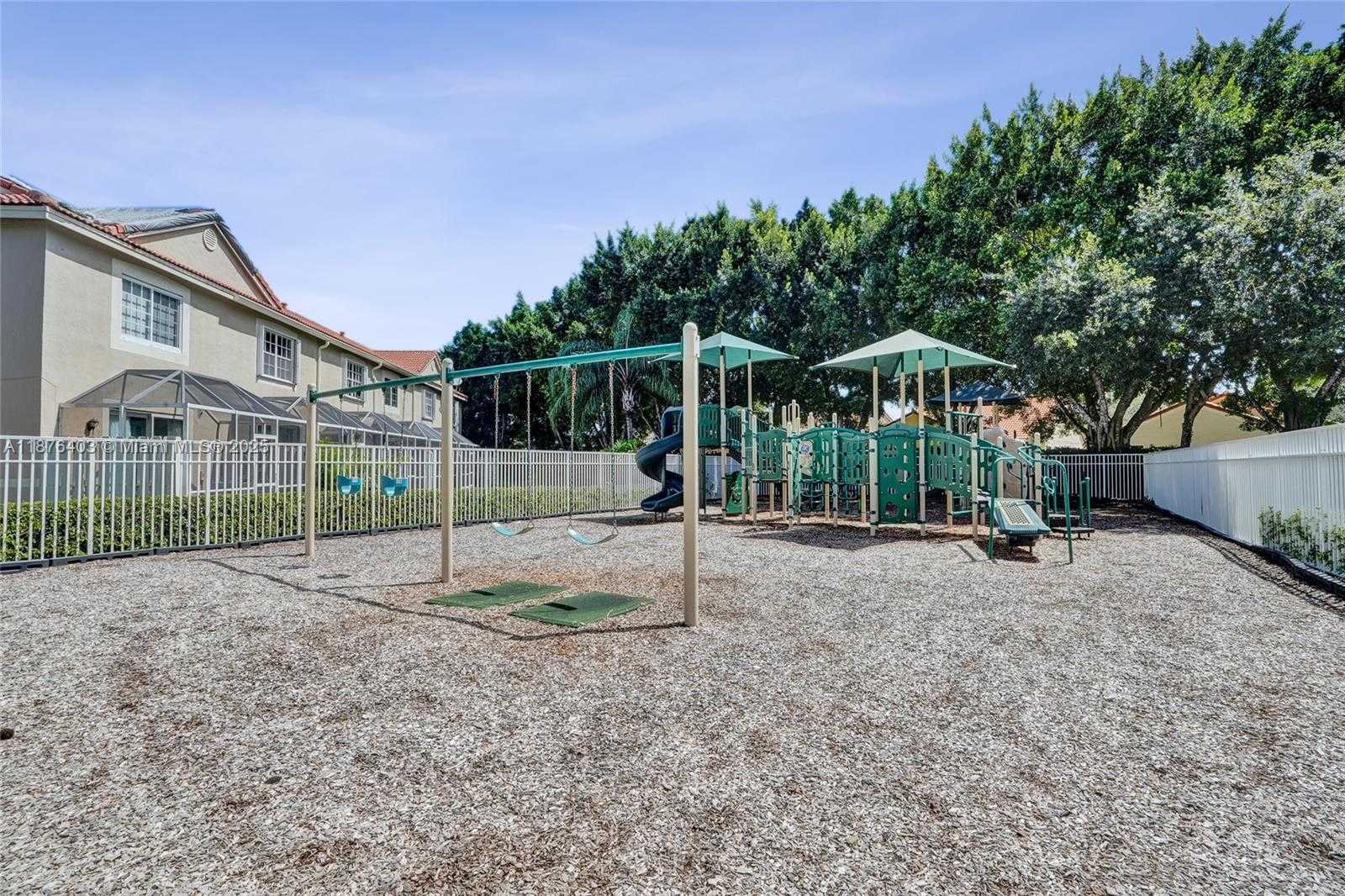Small Image of 1210 SORRENTO DR #1210, Weston Number 41