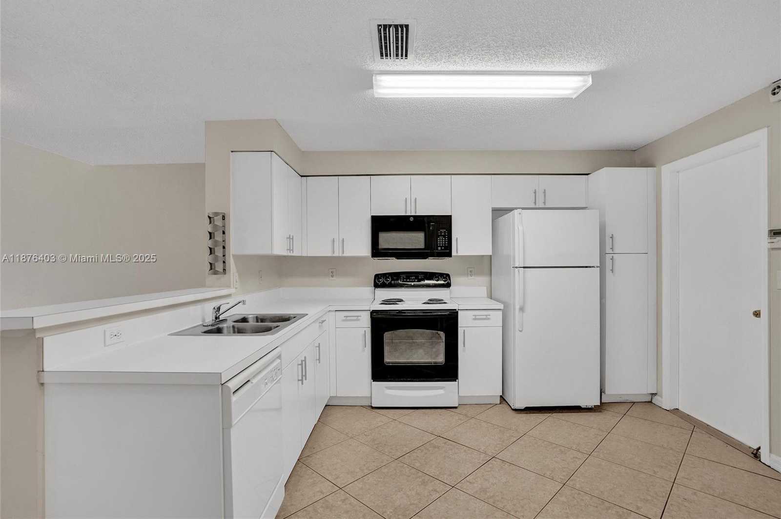 Small Image of 1210 SORRENTO DR #1210, Weston Number 5