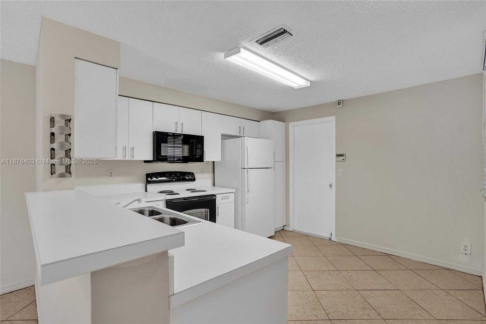 Small Image of 1210 SORRENTO DR #1210, Weston Number 6