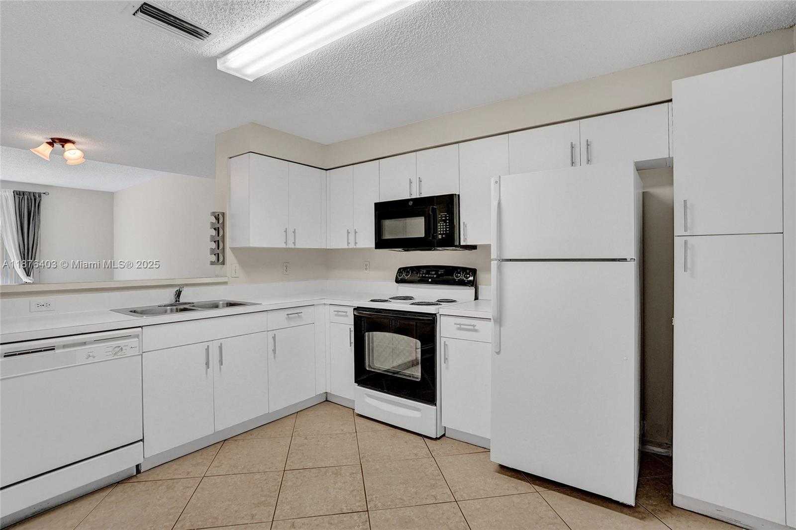 Small Image of 1210 SORRENTO DR #1210, Weston Number 7