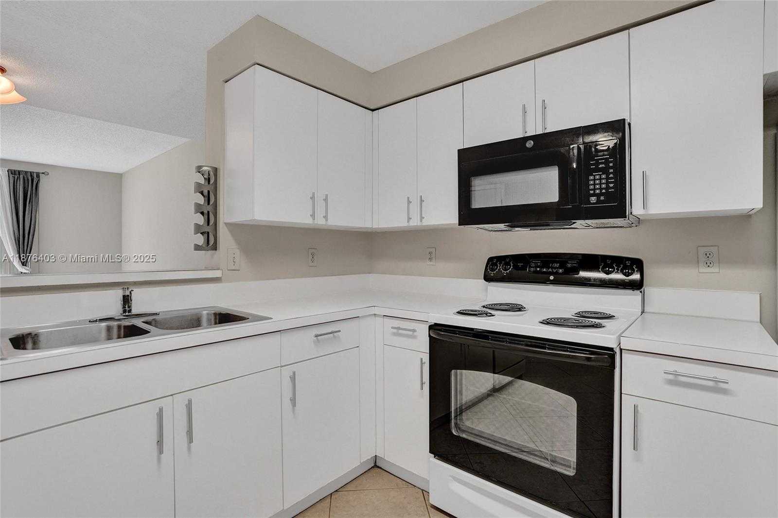 Small Image of 1210 SORRENTO DR #1210, Weston Number 8