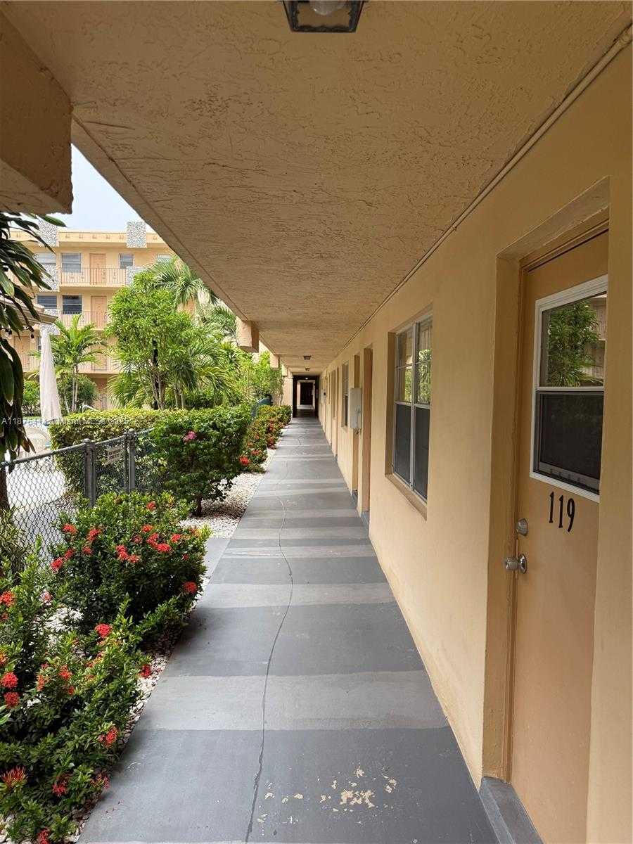 Small Image of 2145 PIERCE ST #118, Hollywood Number 11