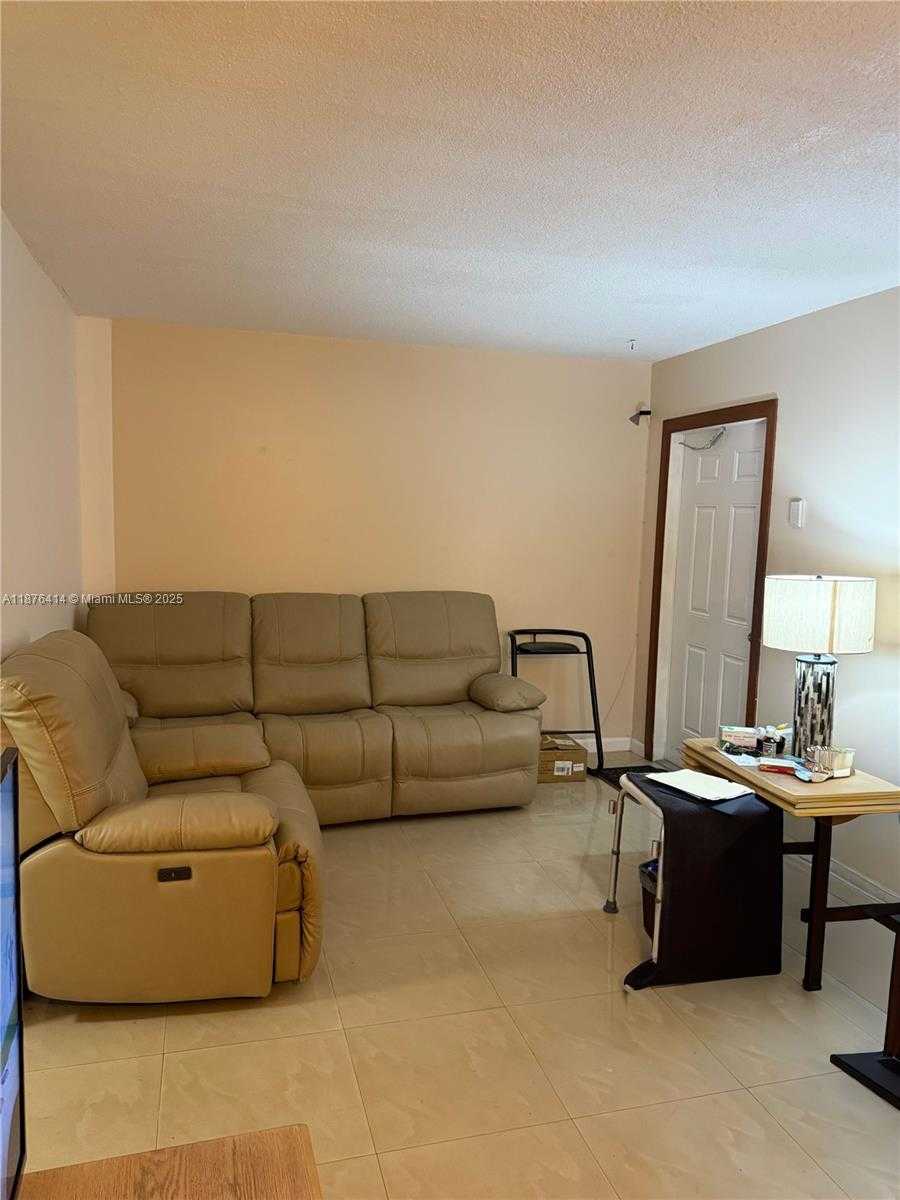 Small Image of 2145 PIERCE ST #118, Hollywood Number 2